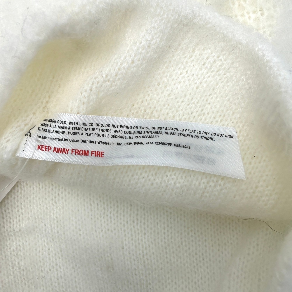 Urban Outfitters NWT Beanie Womens OS White‎ Fuzzy Knit Minimalist Indie - Picture 3 of 6